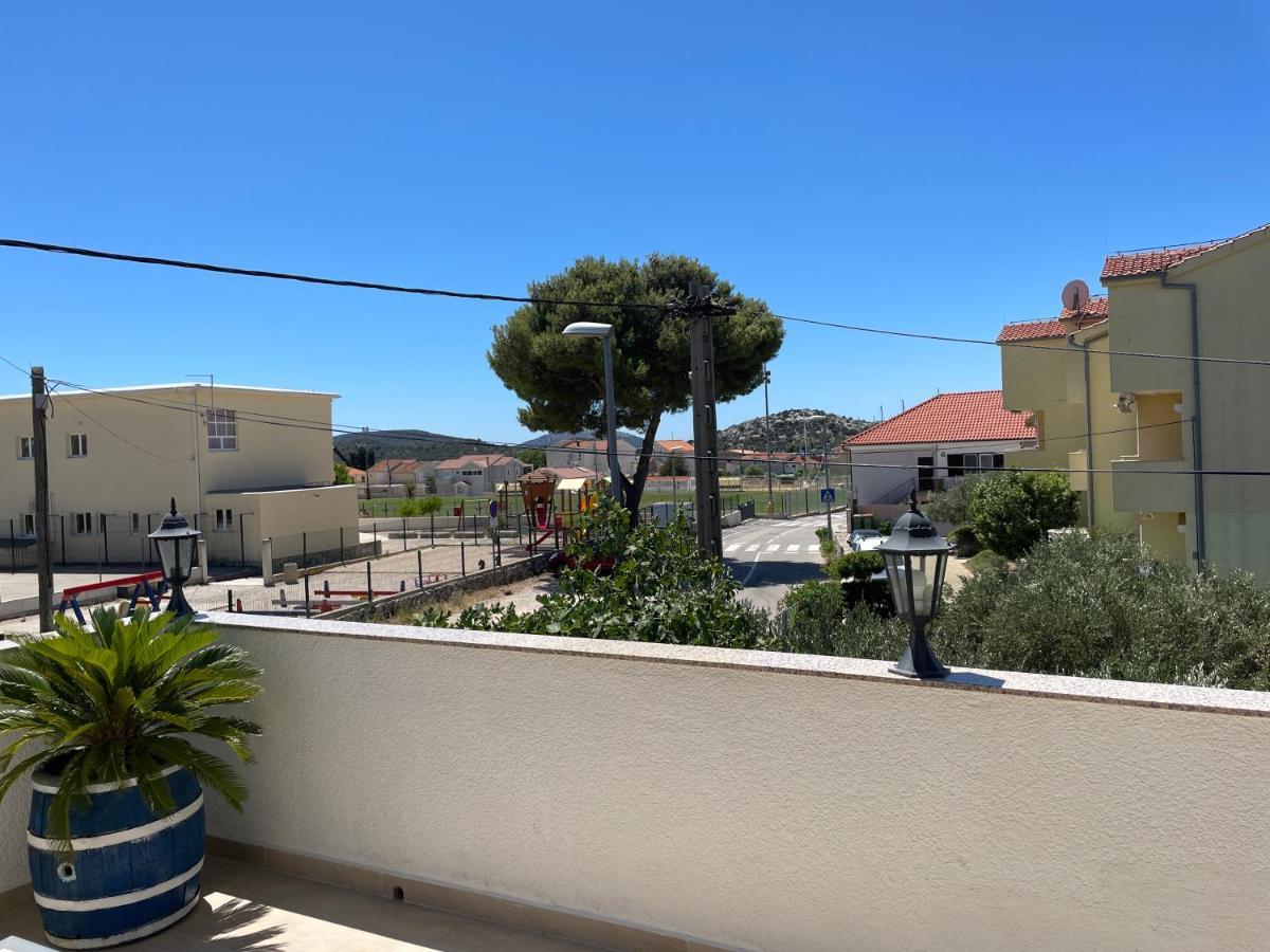 Mare i Kate Apartmani Tribunj  Bagian luar foto