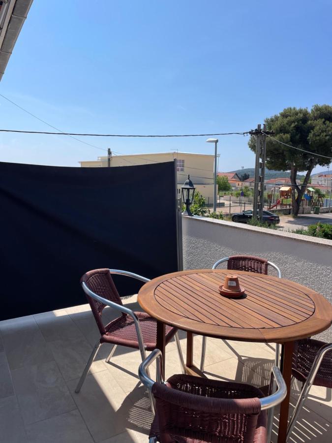 Mare i Kate Apartmani Tribunj  Bagian luar foto